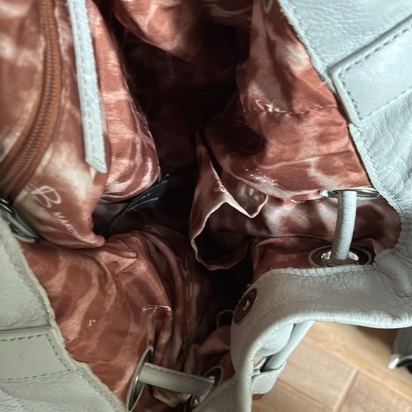 Elegant light grey Leather Bucket Bag - Picture 4 of 7